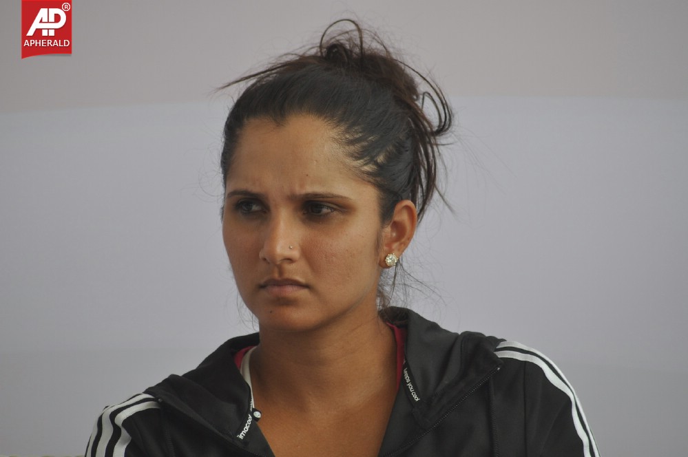 Sania Mirza Kick Starts 