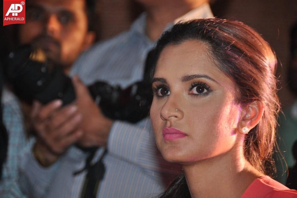 Sania Mirza Launches Celkon Millennium Vogue