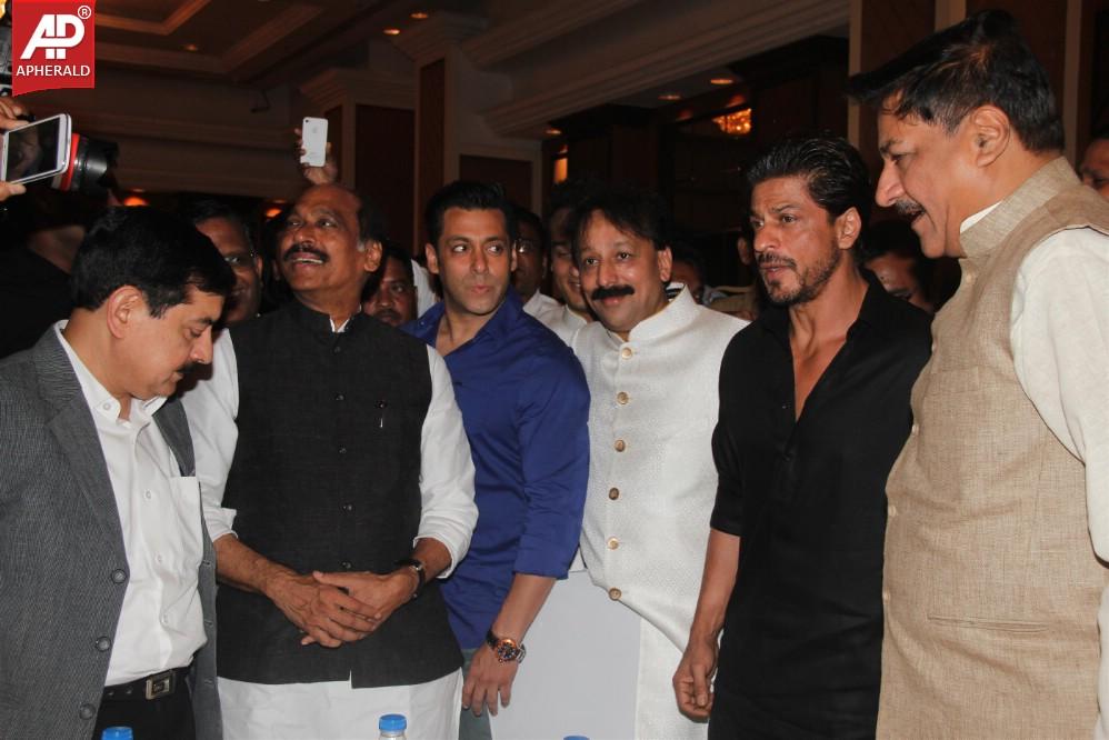 Shah Rukh Khan And Salman Khan At Baba Siddiqui's Iftaar Party