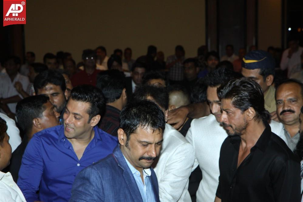 Shah Rukh Khan And Salman Khan At Baba Siddiqui's Iftaar Party