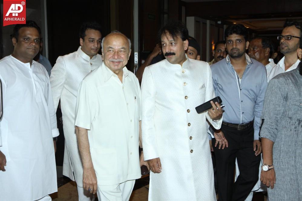 Shah Rukh Khan And Salman Khan At Baba Siddiqui's Iftaar Party