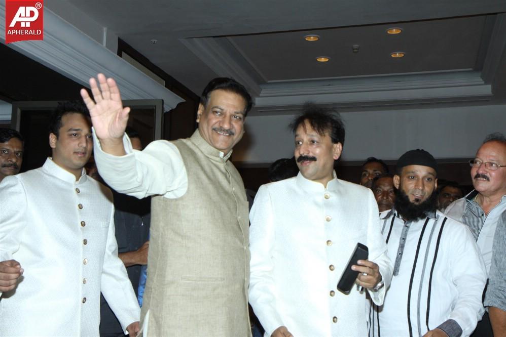 Shah Rukh Khan And Salman Khan At Baba Siddiqui's Iftaar Party
