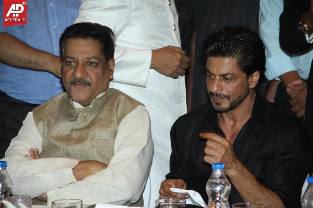 Shah Rukh Khan And Salman Khan At Baba Siddiqui's Iftaar Party