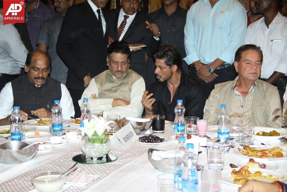 Shah Rukh Khan And Salman Khan At Baba Siddiqui's Iftaar Party