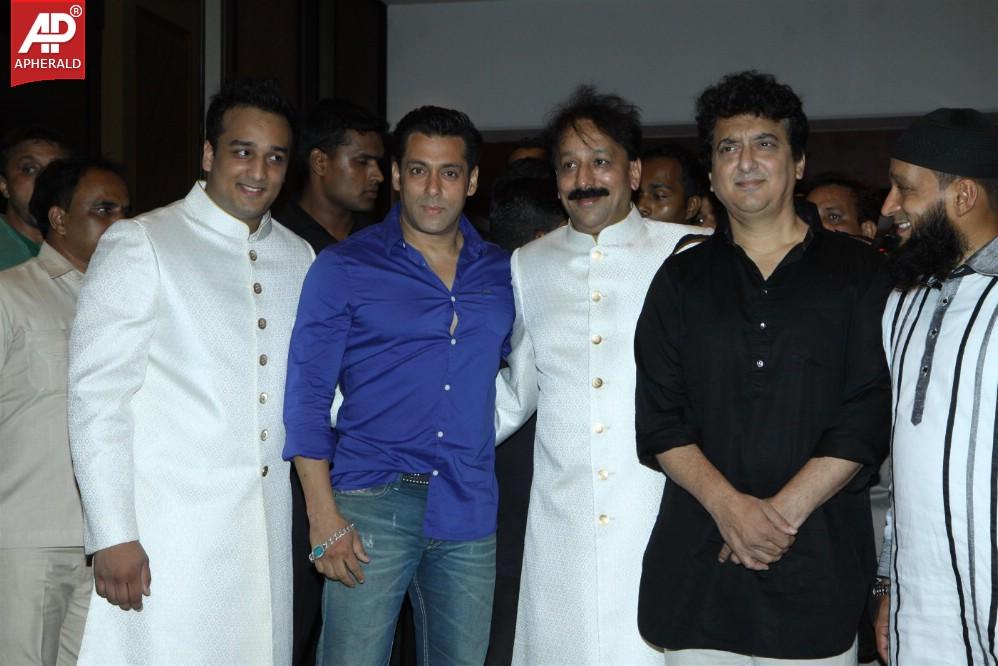 Shah Rukh Khan And Salman Khan At Baba Siddiqui's Iftaar Party