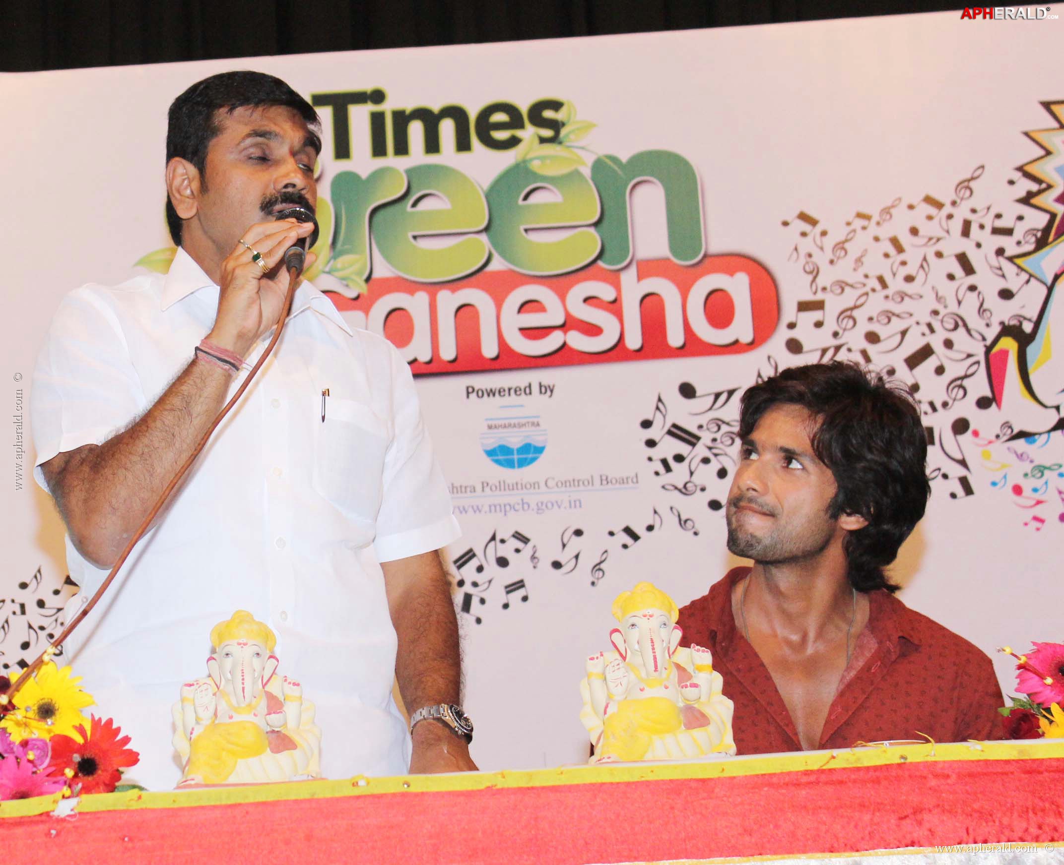 Shahid Kapoor At Times Green Ganesha