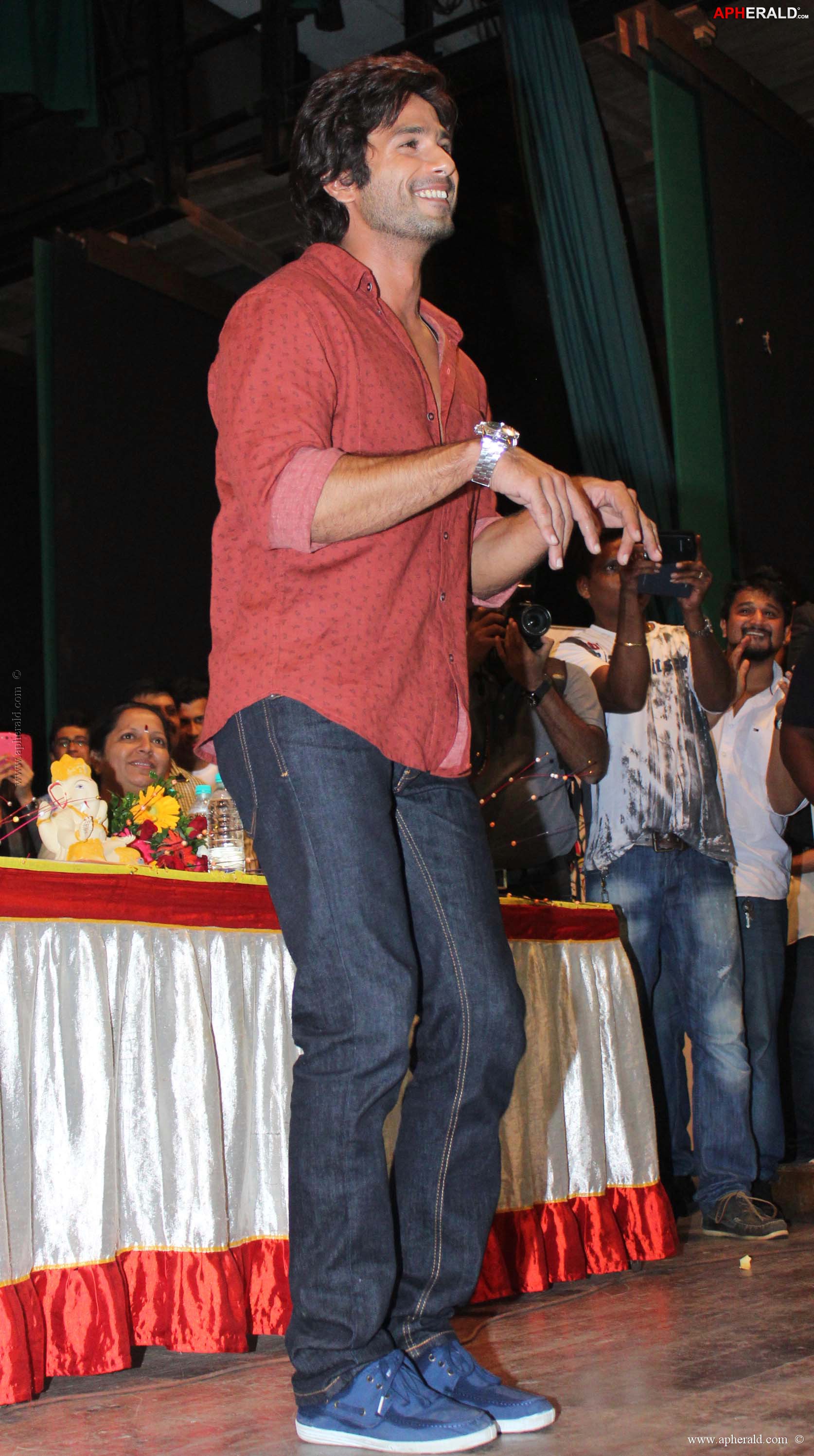 Shahid Kapoor At Times Green Ganesha