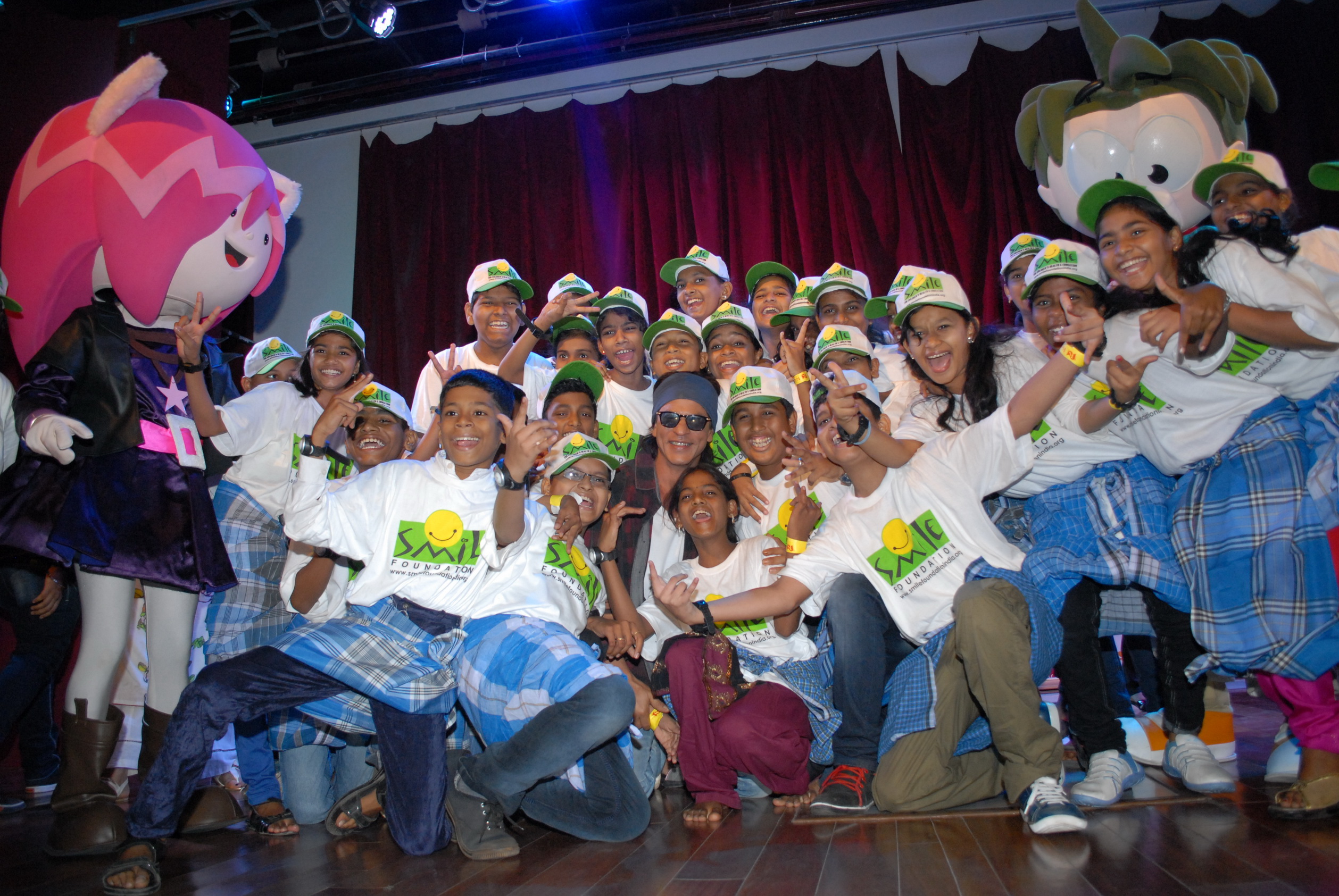 Shahrukh Khan Celebrates Father's Day With Smile Foundation Children