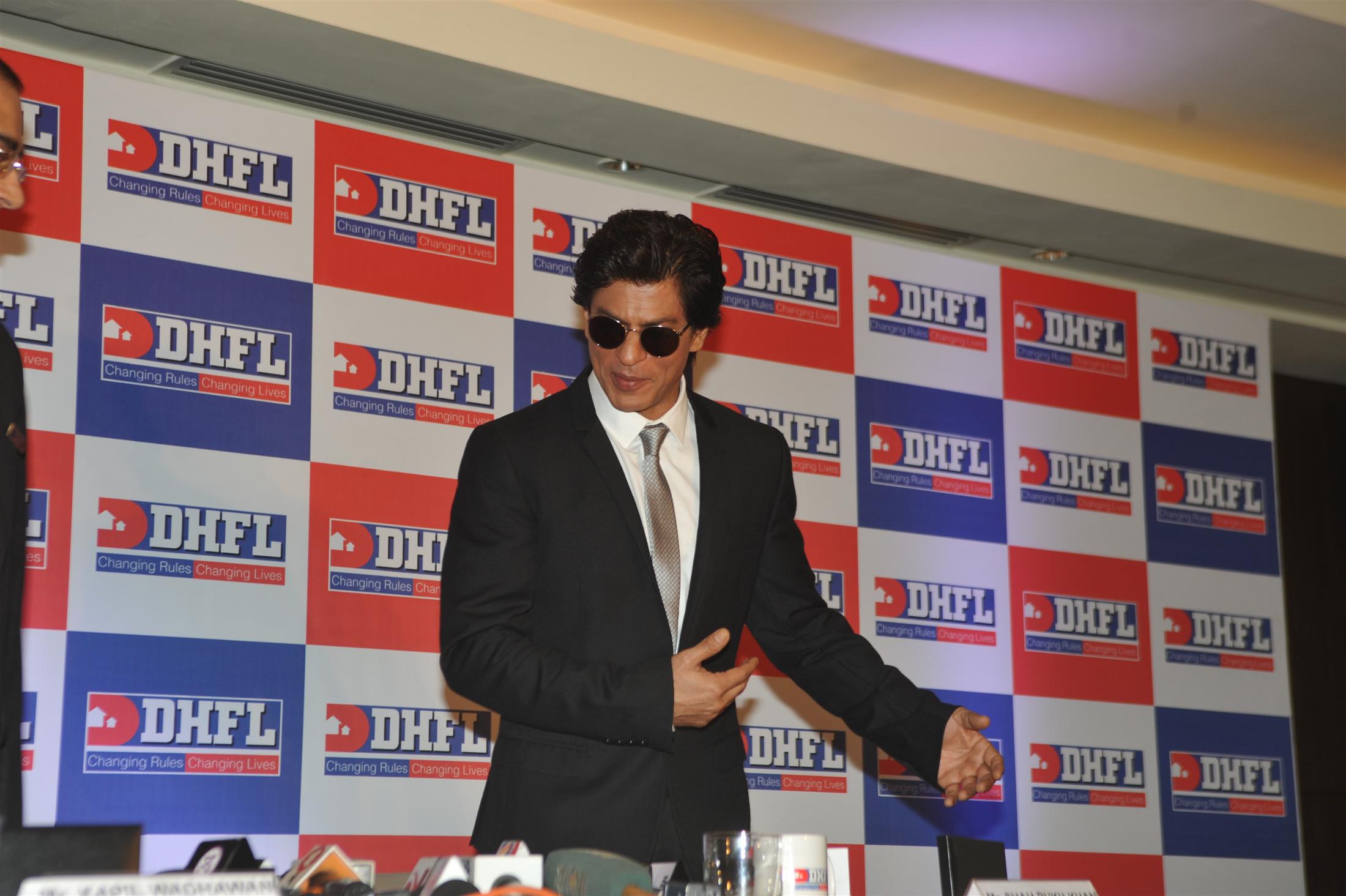 Shahrukh Khan Signed As Brand Ambassador For DHFL