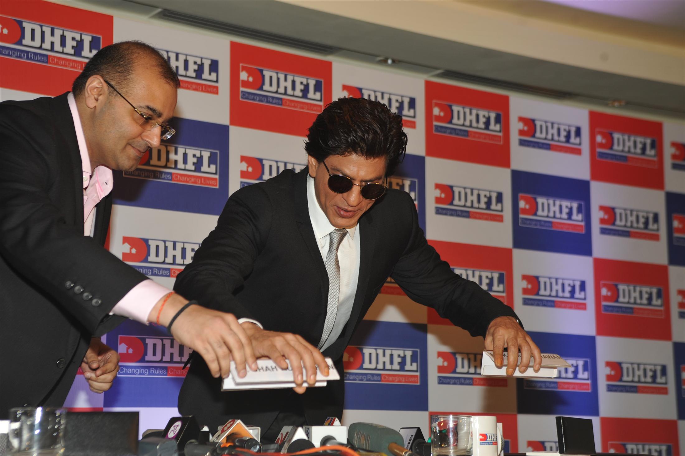 Shahrukh Khan Signed As Brand Ambassador For DHFL