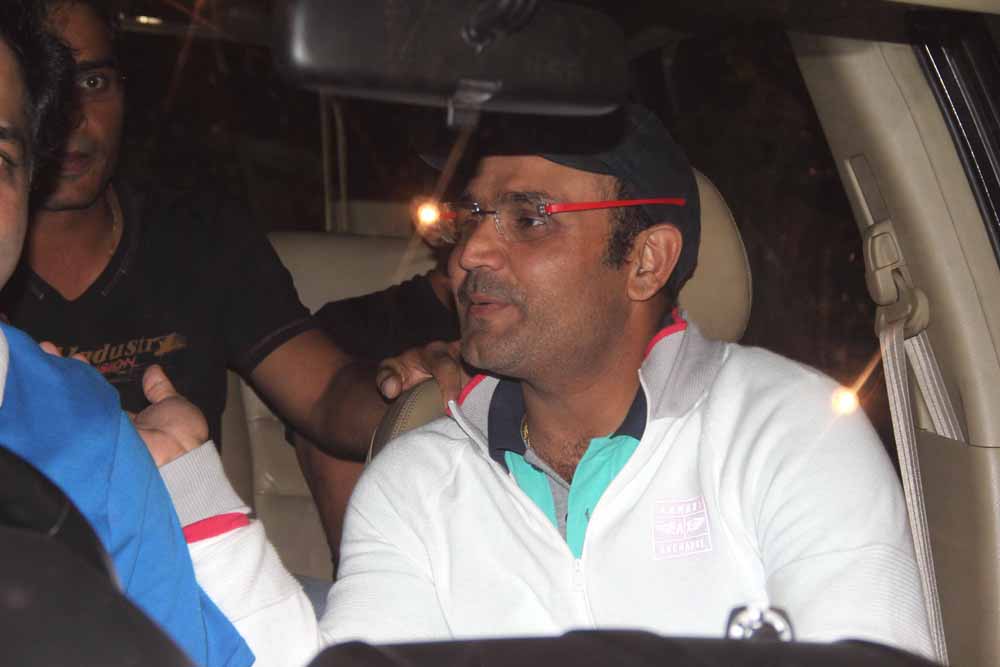 Shahrukh n Sehwag Snapped At Olive Bar
