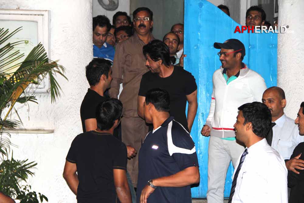 Shahrukh n Sehwag Snapped At Olive Bar