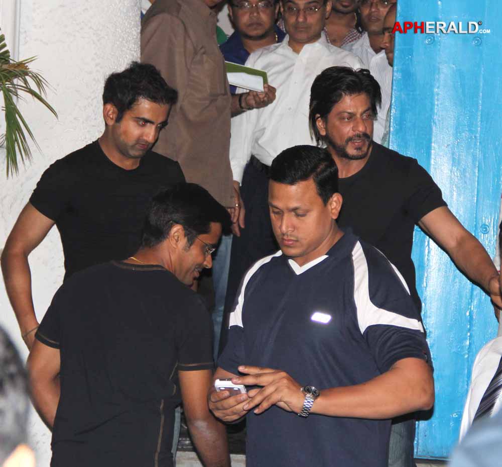 Shahrukh n Sehwag Snapped At Olive Bar