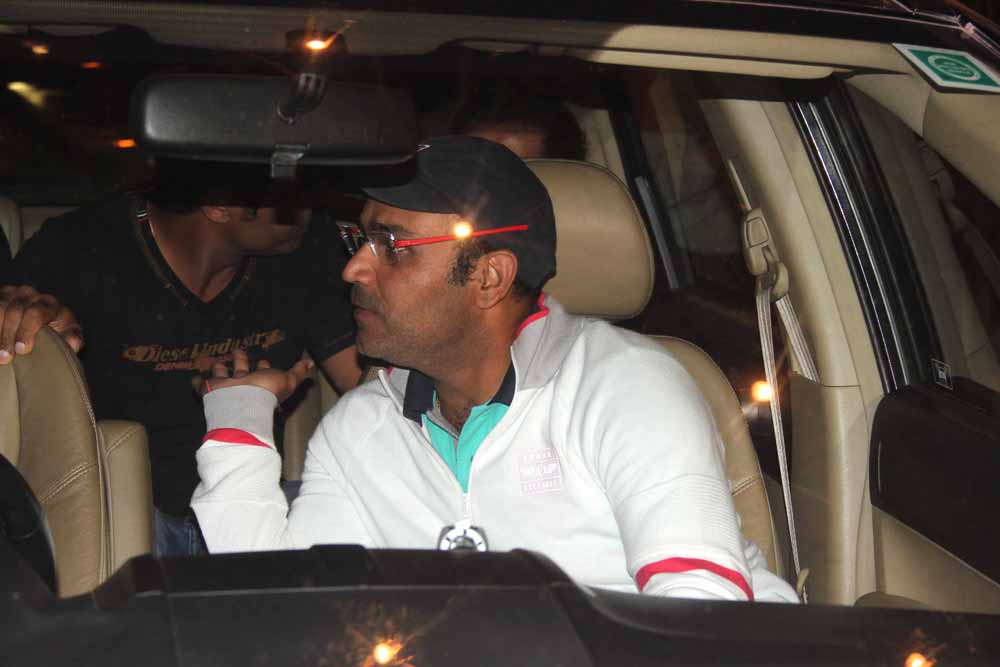 Shahrukh n Sehwag Snapped At Olive Bar