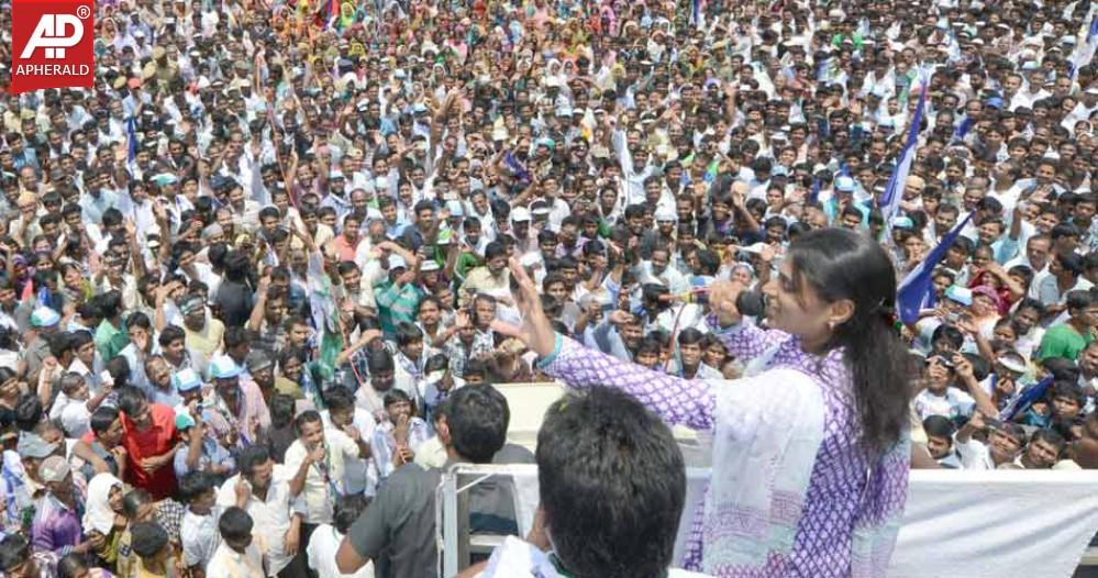 Sharmila's Janapatham at Rangareddy District