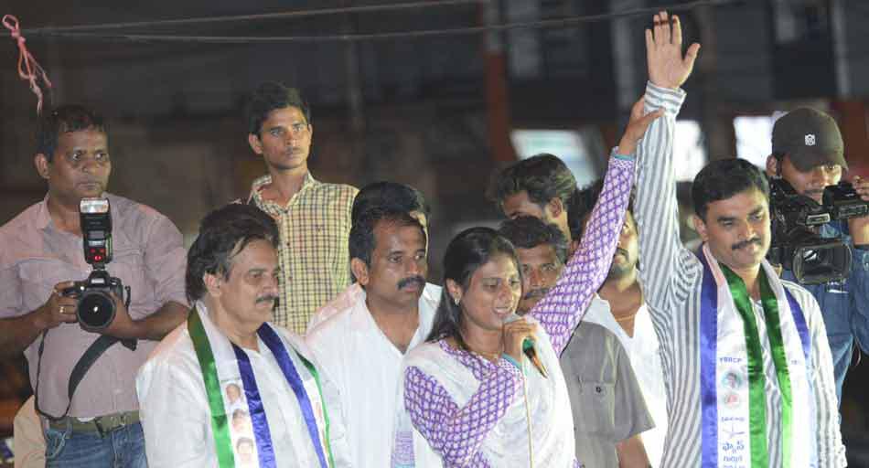 Sharmila's Janapatham at Rangareddy District