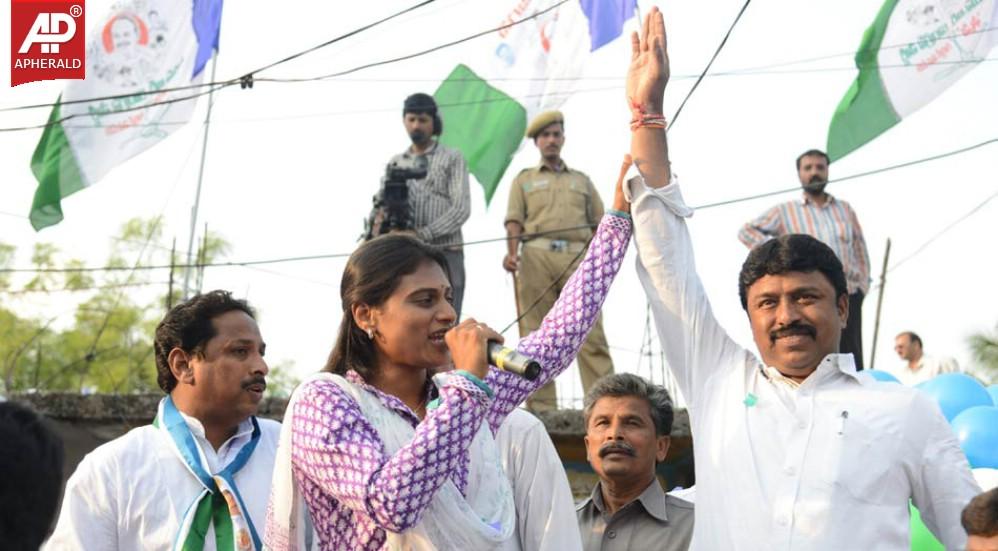 Sharmila's Janapatham at Rangareddy District