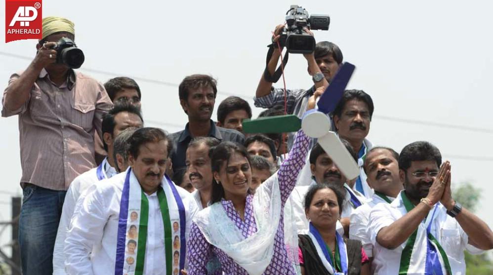 Sharmila's Janapatham at Rangareddy District