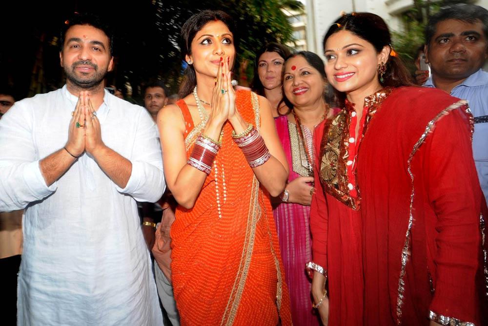 Shilpa Shetty At Ganesh Idol Pics