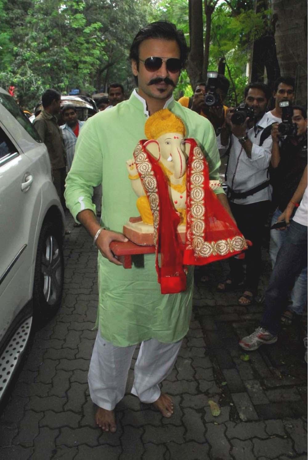 Shilpa Shetty At Ganesh Idol Pics