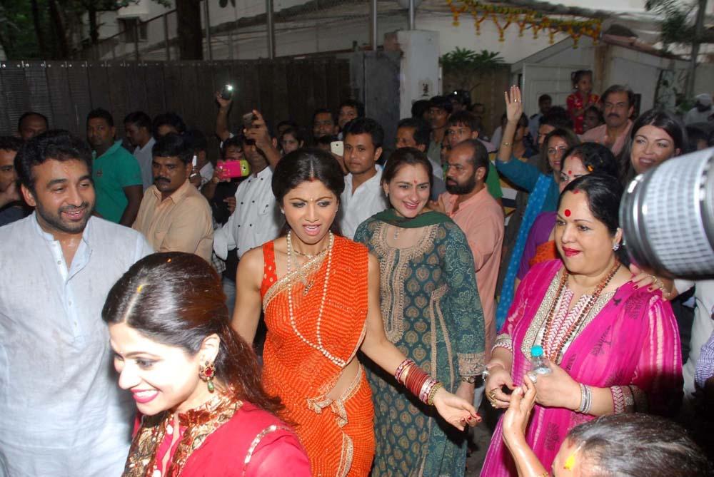 Shilpa Shetty At Ganesh Idol Pics