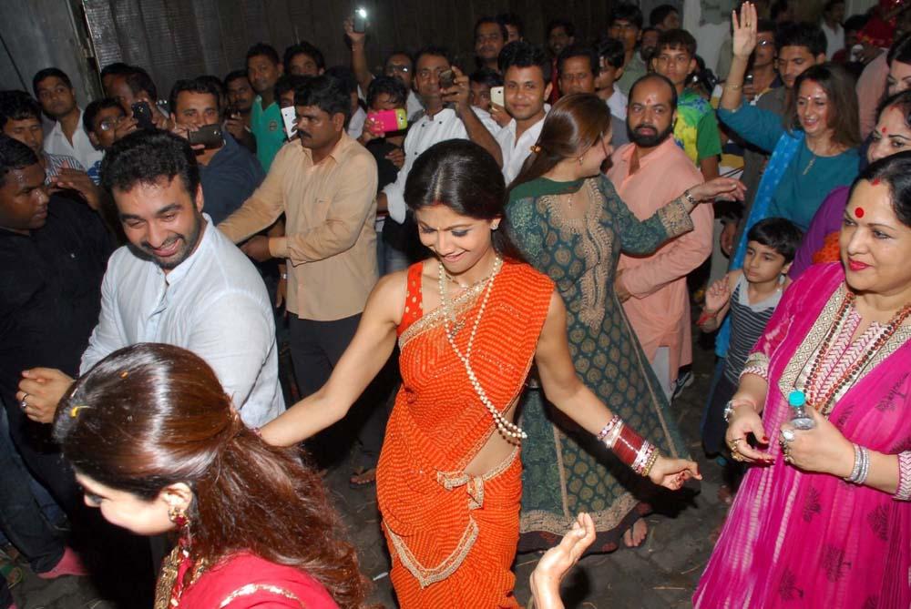 Shilpa Shetty At Ganesh Idol Pics