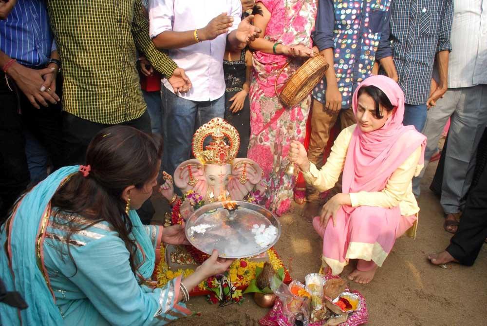 Shilpa Shetty At Ganesh Idol Pics