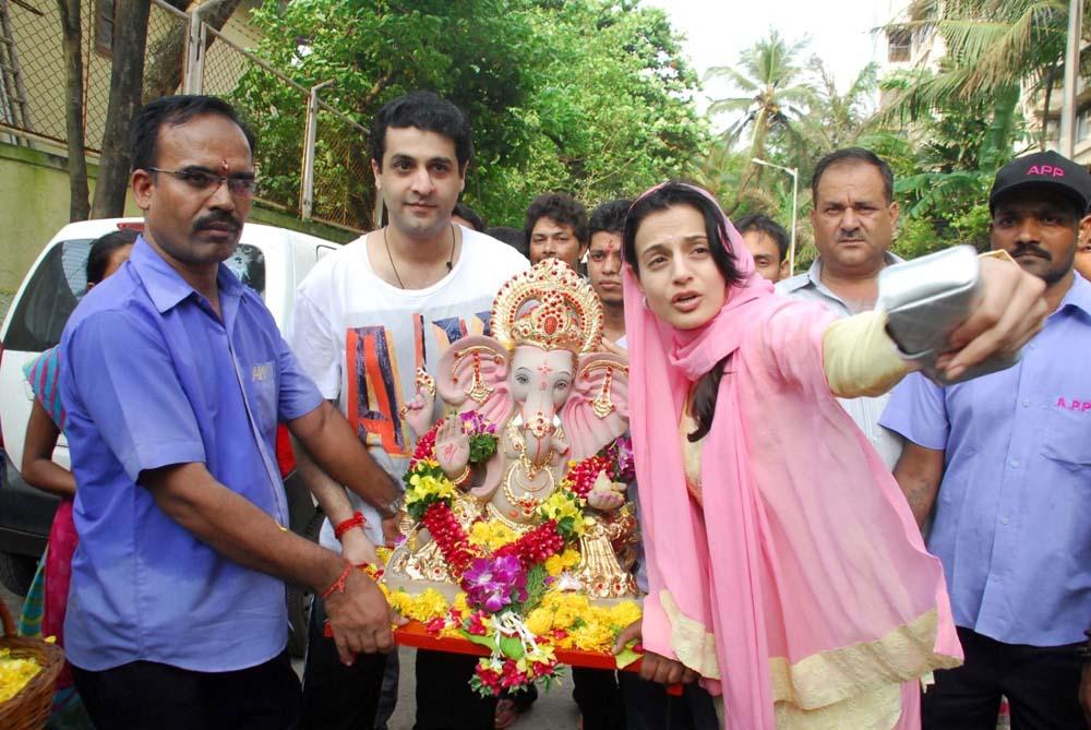 Shilpa Shetty At Ganesh Idol Pics