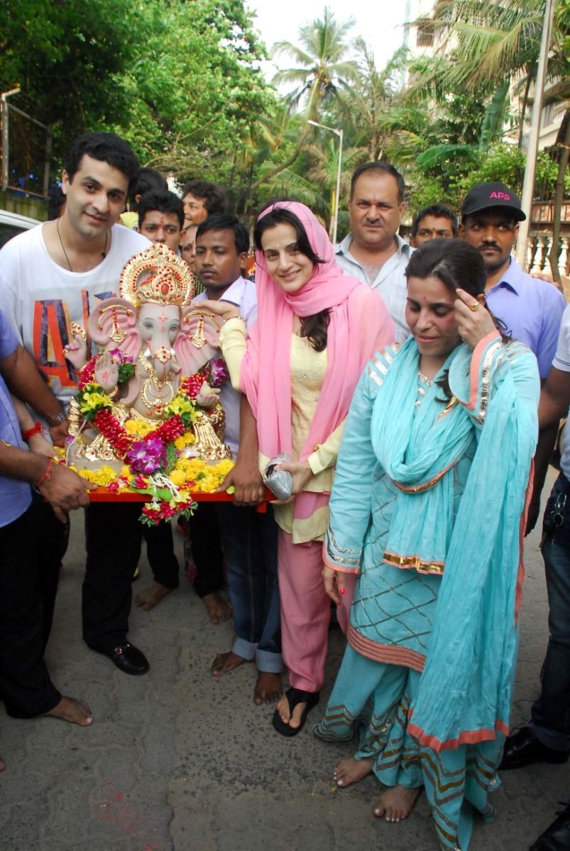 Shilpa Shetty At Ganesh Idol Pics