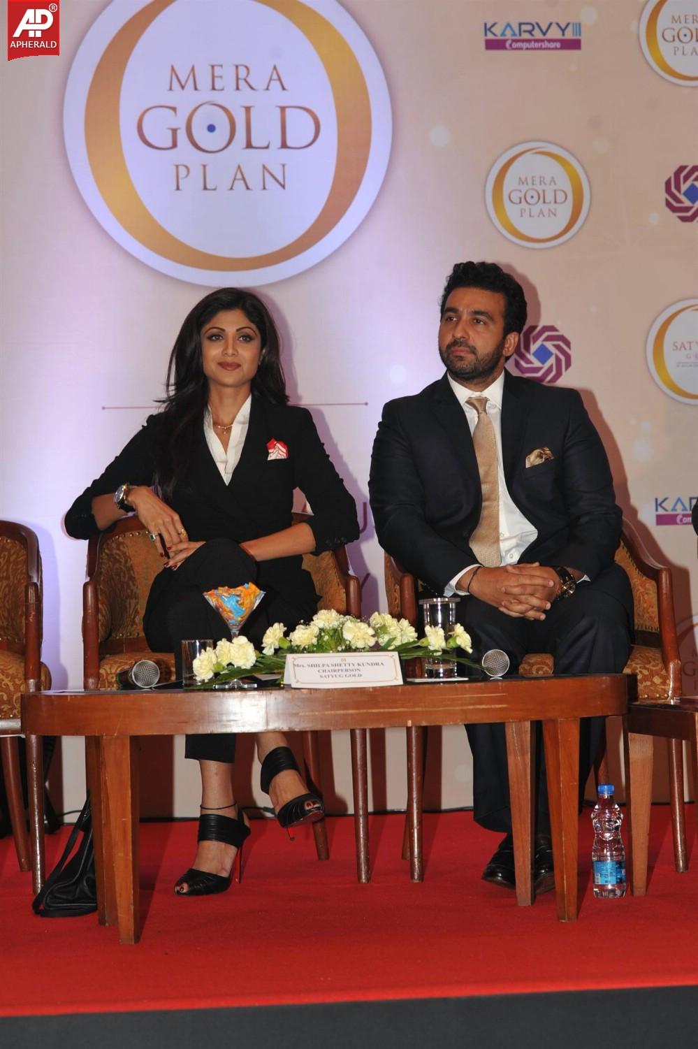 Shilpa Shetty n Raj Kundra At Launch Of New Gold Plan Of Satyug Gold