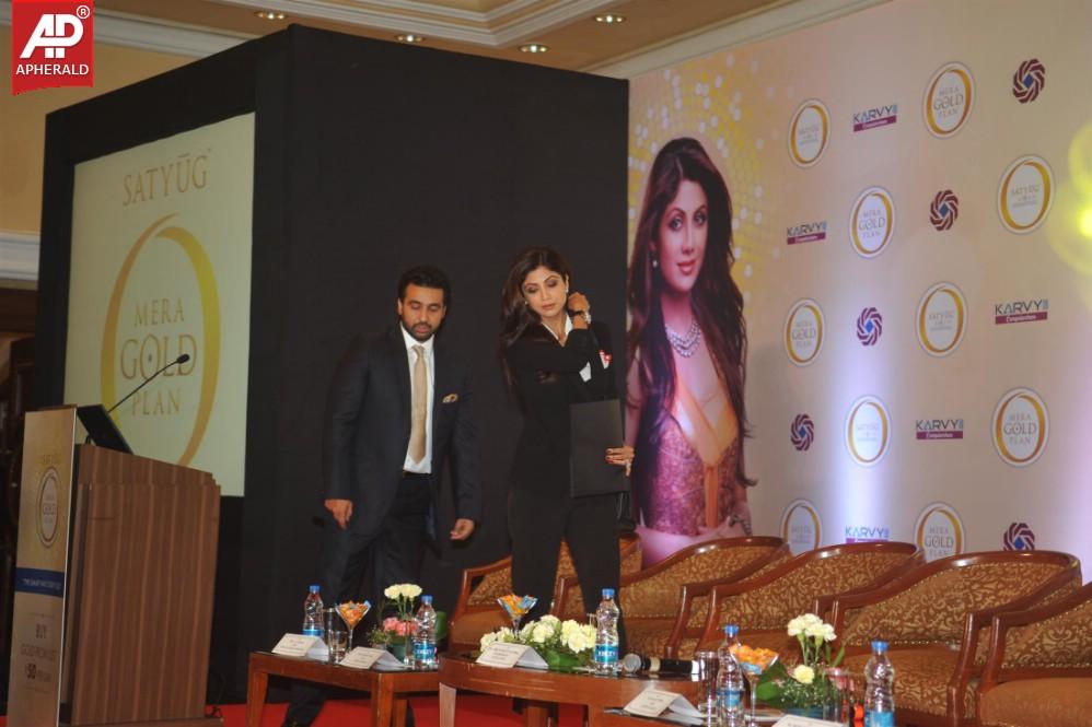 Shilpa Shetty n Raj Kundra At Launch Of New Gold Plan Of Satyug Gold