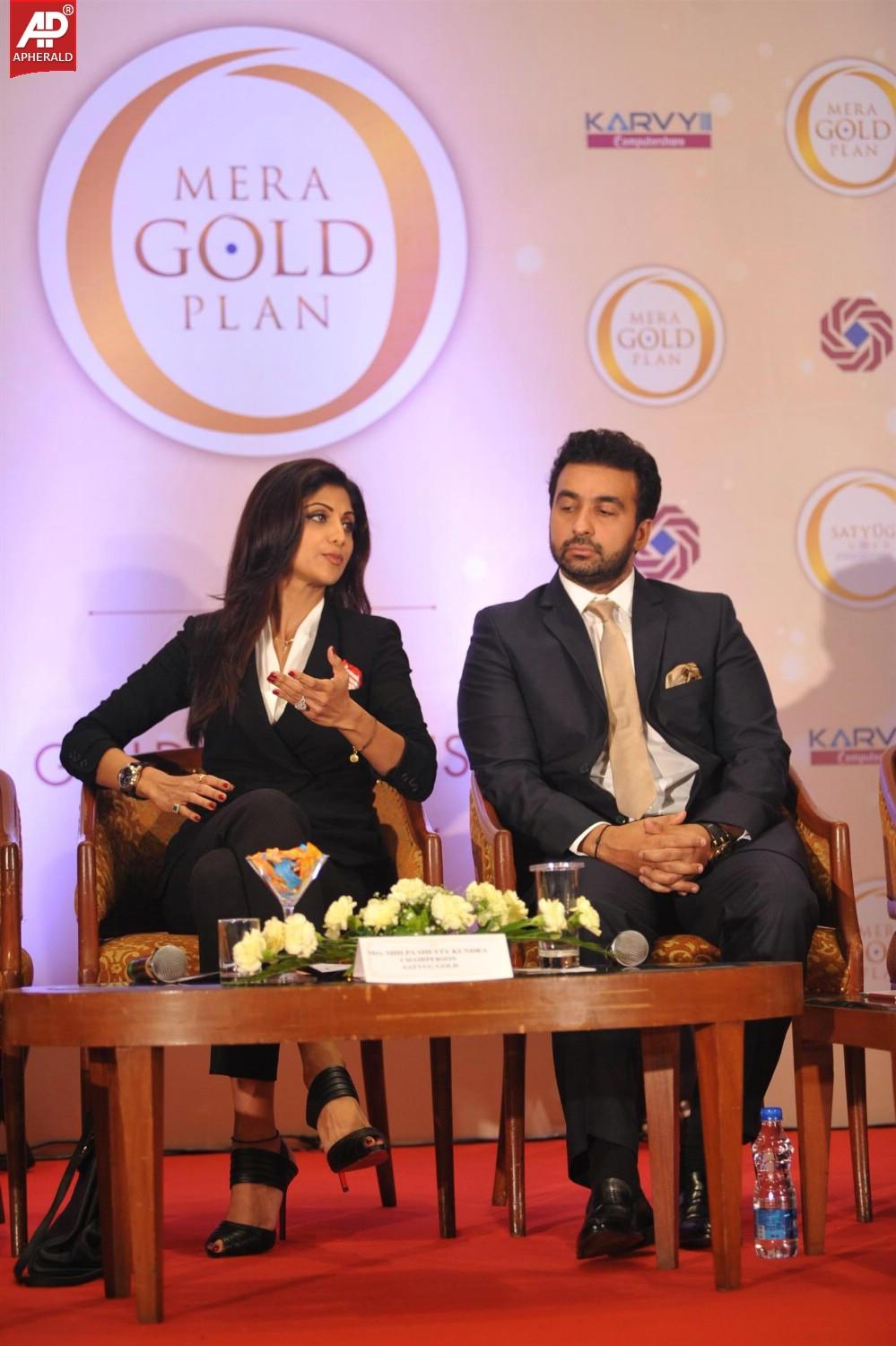 Shilpa Shetty n Raj Kundra At Launch Of New Gold Plan Of Satyug Gold