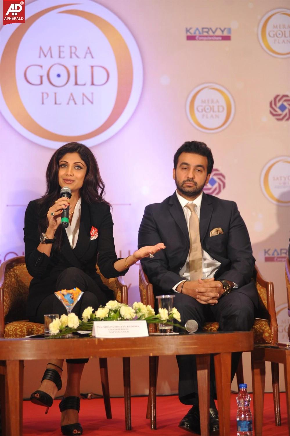 Shilpa Shetty n Raj Kundra At Launch Of New Gold Plan Of Satyug Gold