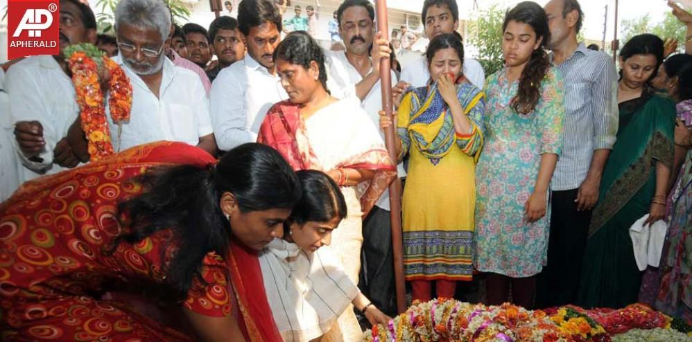 Shobha Nagi Reddy Funerals at Allagadda Pics