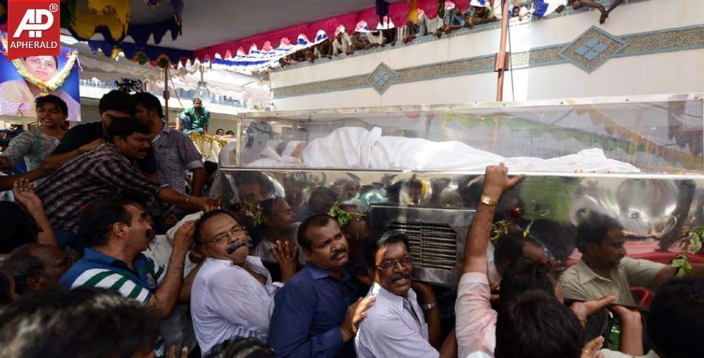 Shobha Nagi Reddy Funerals at Allagadda Pics