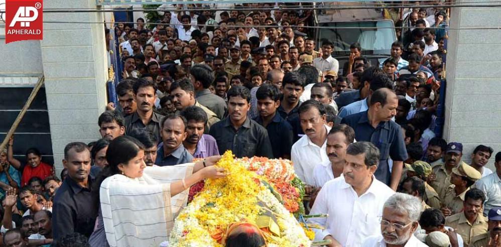 Shobha Nagi Reddy Funerals at Allagadda Pics