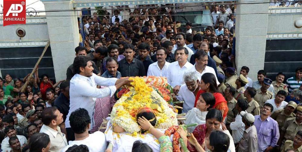 Shobha Nagi Reddy Funerals at Allagadda Pics