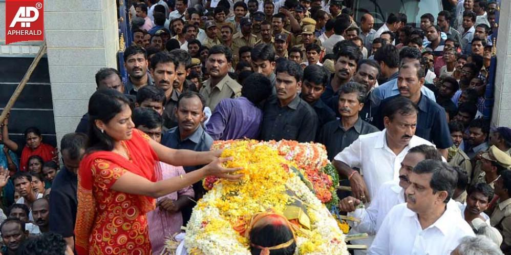 Shobha Nagi Reddy Funerals at Allagadda Pics