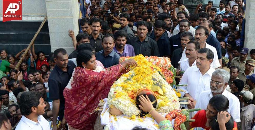 Shobha Nagi Reddy Funerals at Allagadda Pics