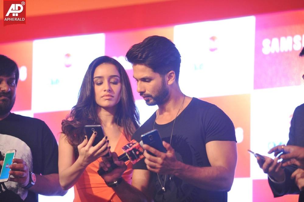 Shahid Kapoor n Shraddha Kapoor Launch Club Samsung
