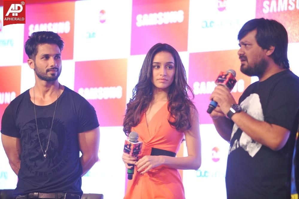 Shahid Kapoor n Shraddha Kapoor Launch Club Samsung