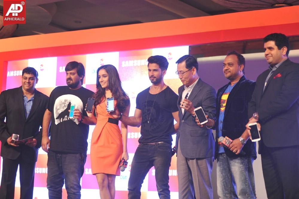 Shahid Kapoor n Shraddha Kapoor Launch Club Samsung