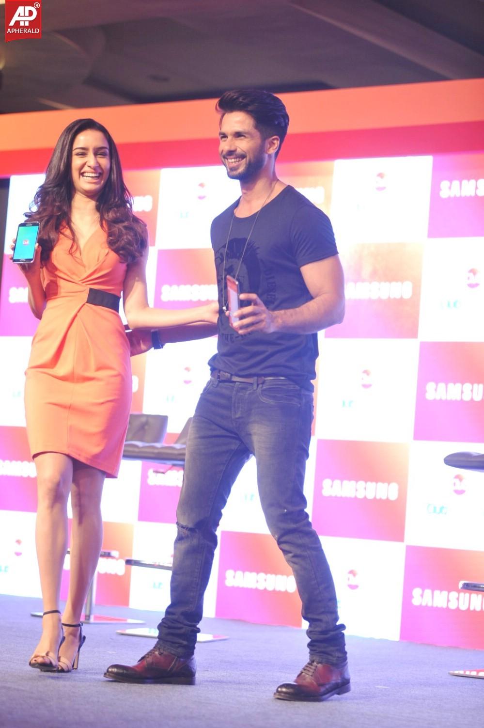 Shahid Kapoor n Shraddha Kapoor Launch Club Samsung