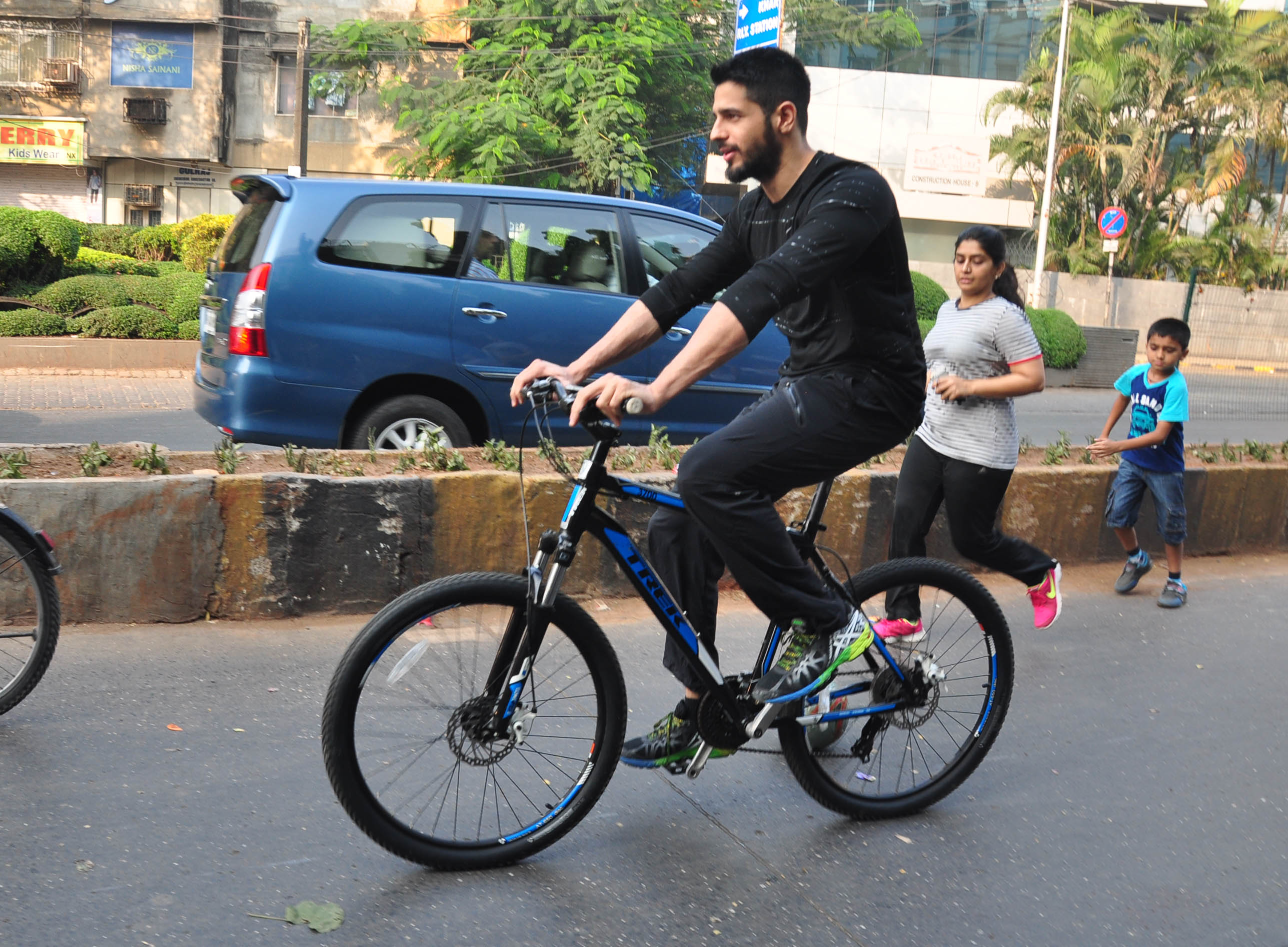 Sidharth Malhotra Cycles at The Equal Street Movement