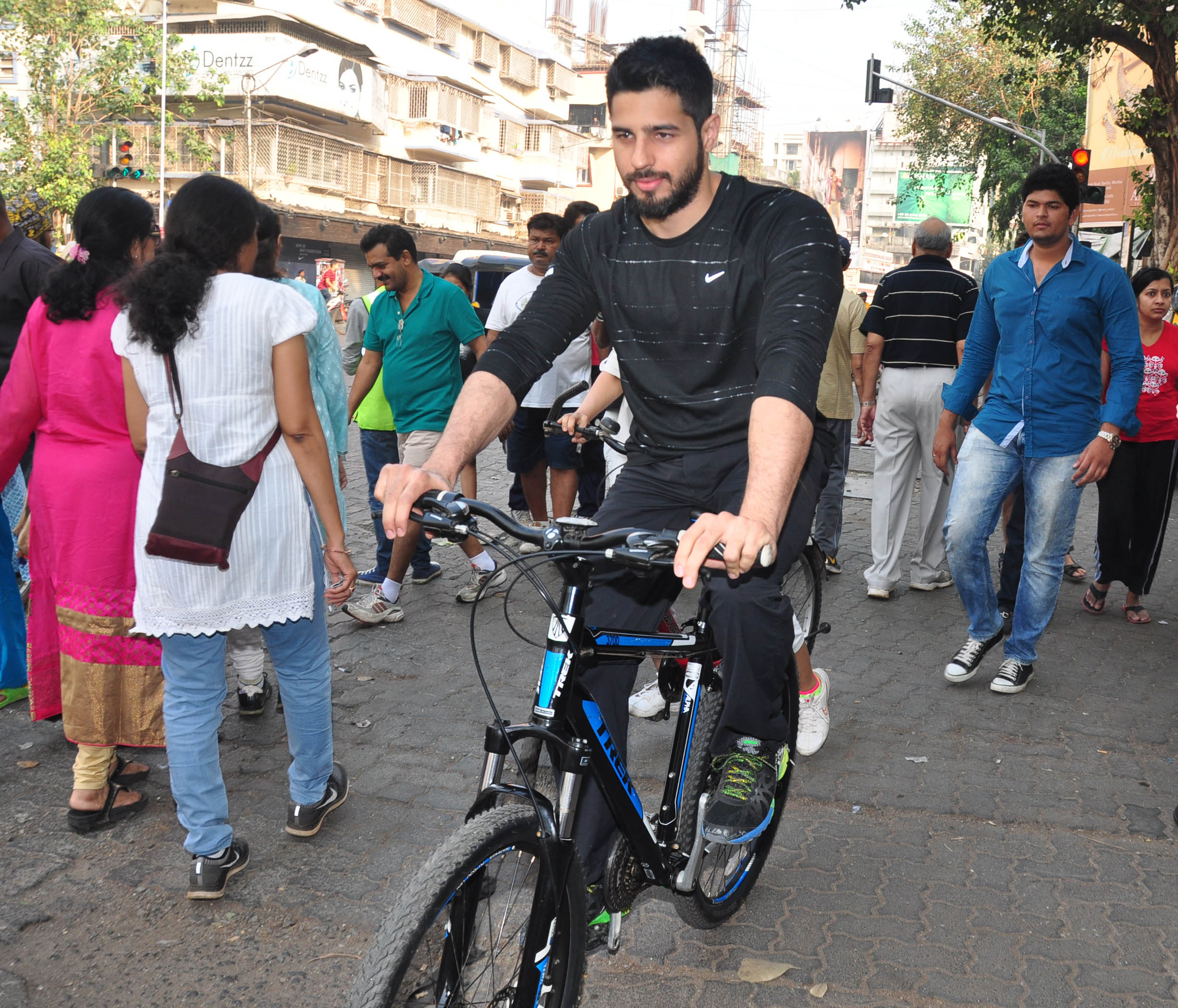 Sidharth Malhotra Cycles at The Equal Street Movement