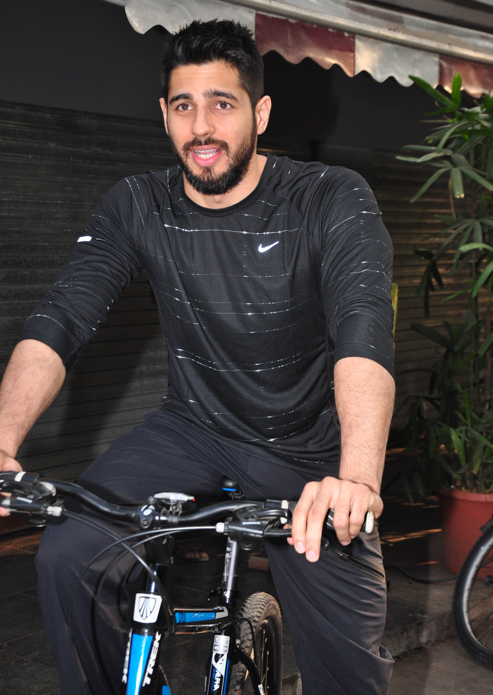 Sidharth Malhotra Cycles at The Equal Street Movement