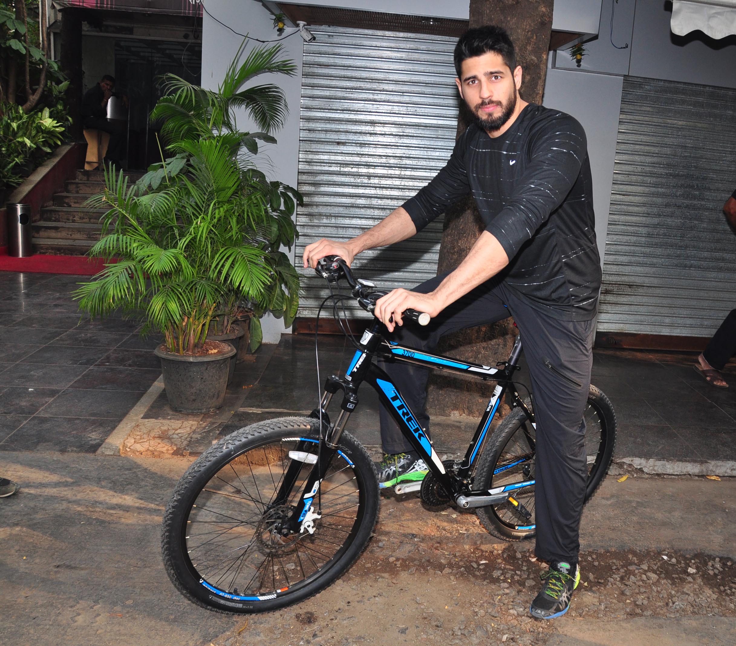 Sidharth Malhotra Cycles at The Equal Street Movement