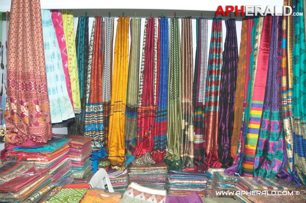 Swetha Pandit Launch Silk of India Exhibition