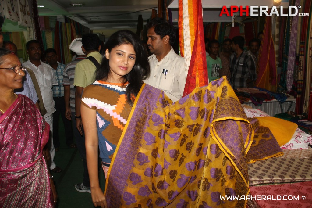 Swetha Pandit Launch Silk of India Exhibition