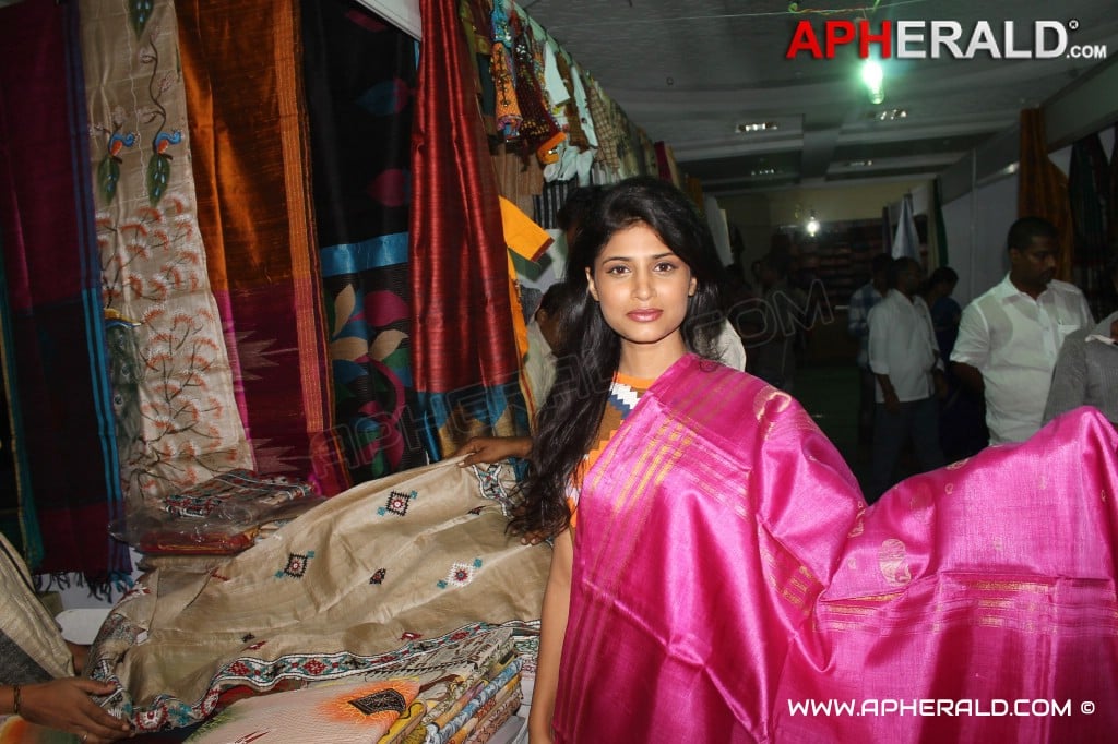Swetha Pandit Launch Silk of India Exhibition